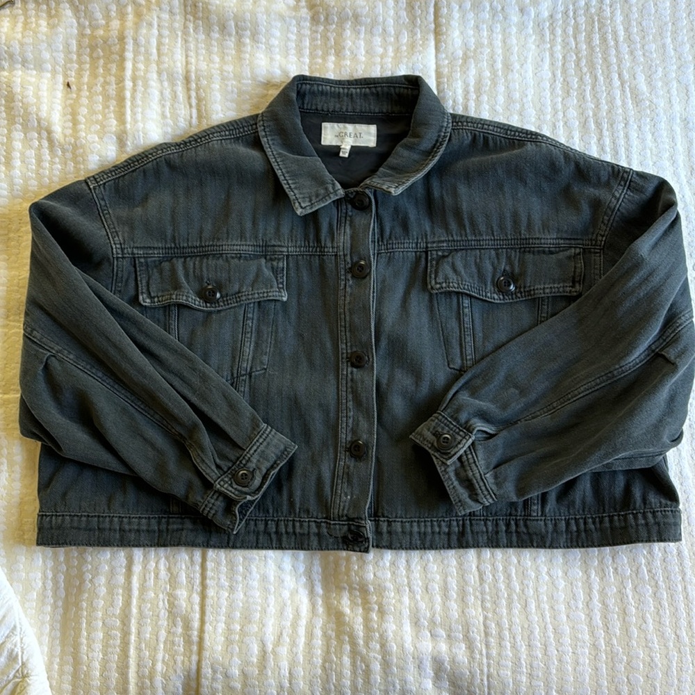 THE GREAT semi cropped denim jacket in faded black size L